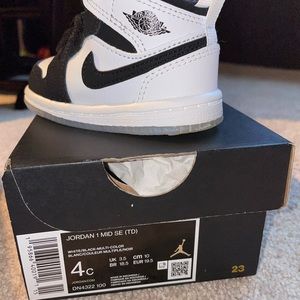 jordan 1 MId SE 4c worn once
